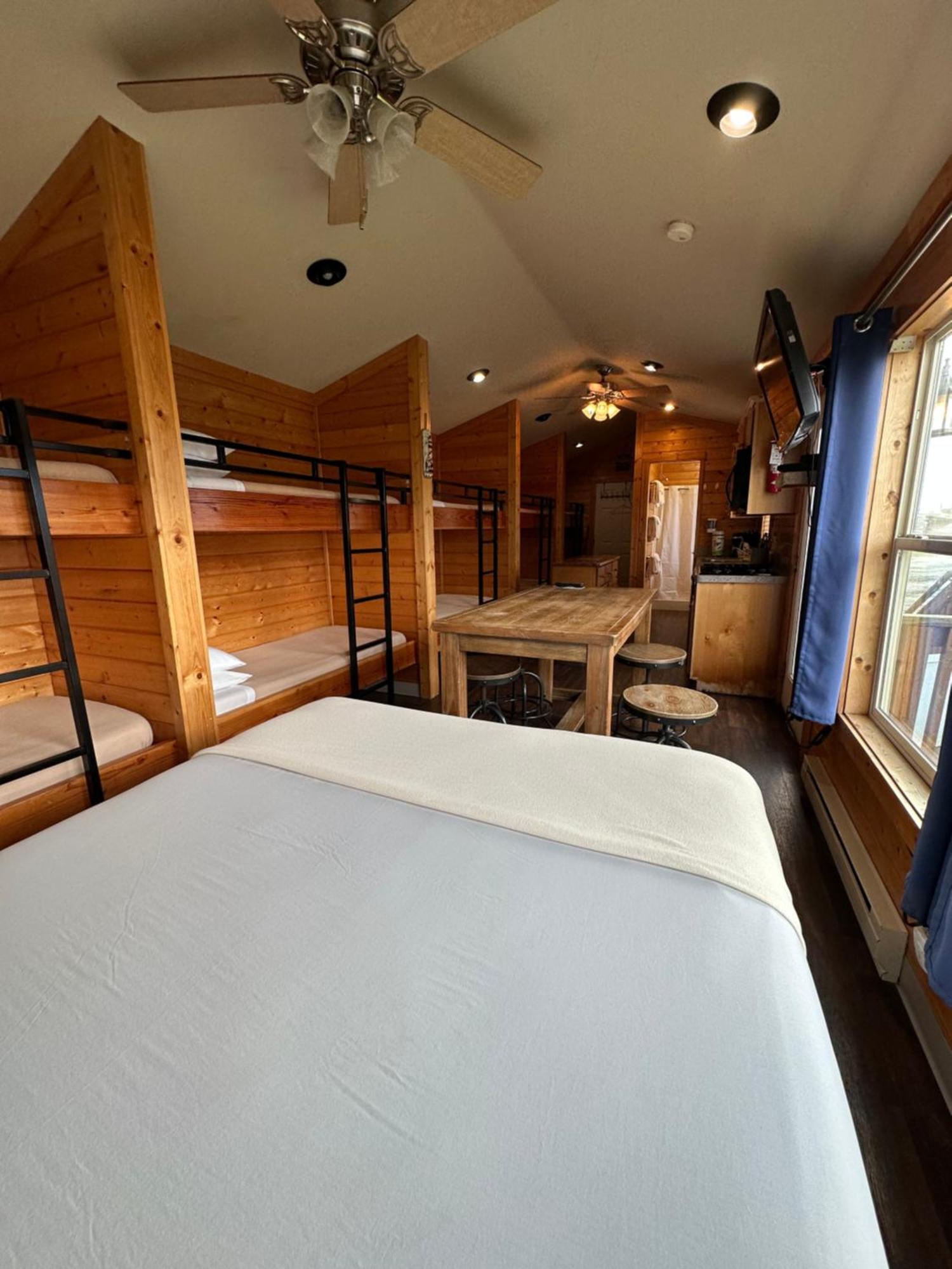 Westport Inn Cabins Екстериор снимка