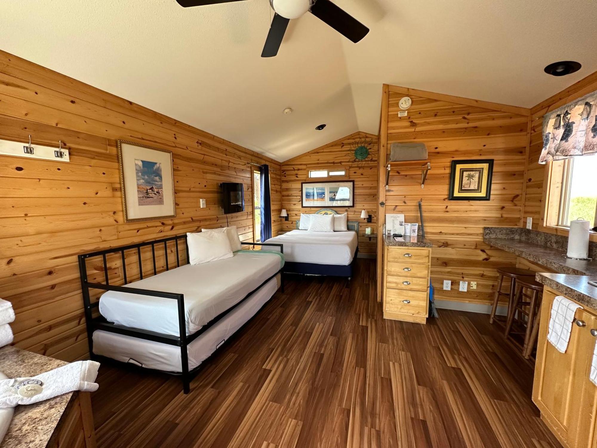 Westport Inn Cabins Екстериор снимка