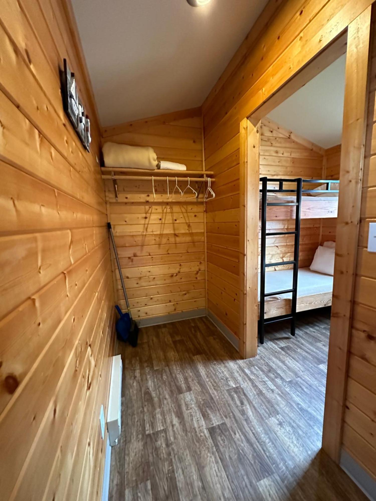 Westport Inn Cabins Екстериор снимка