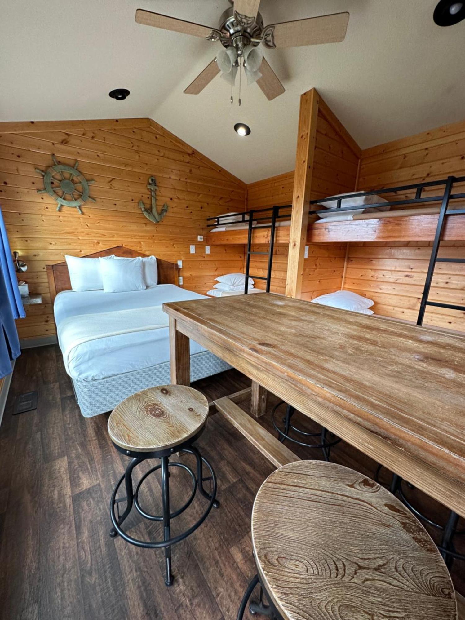 Westport Inn Cabins Екстериор снимка